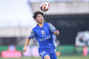 东体：欲戴王冠，必承其重，刘诚宇想成优秀球员必须战胜点球心魔