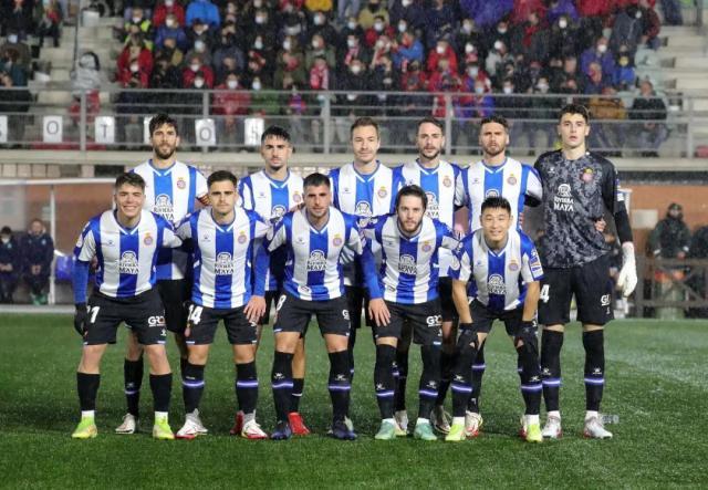 开云体育-武磊：对足球的热爱！人口4千的小镇上千人到场观战