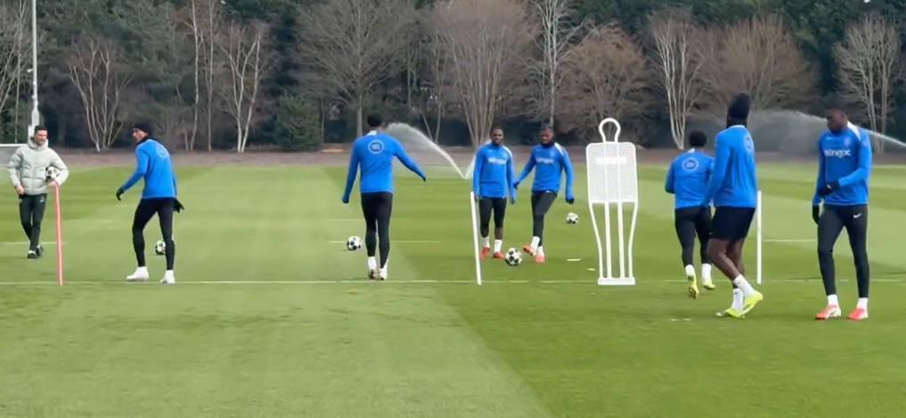 kaiyun-跟队：埃斯特旺参加了切尔西的公开训练，里斯、约恩森缺席